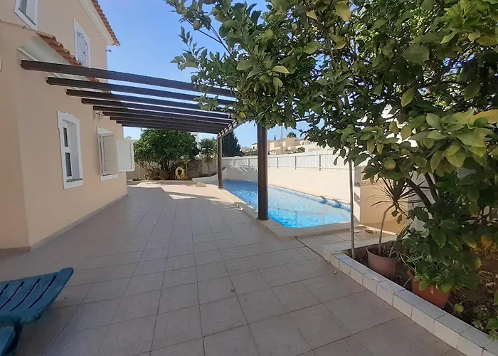 4 Bedrooms Private Pool